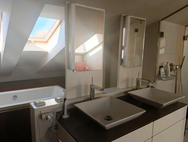 Espectacular adosado con buhardilla , apartamento independiente con baño y sin cocina, garaje doble y piscina en zona residencial premium — 42