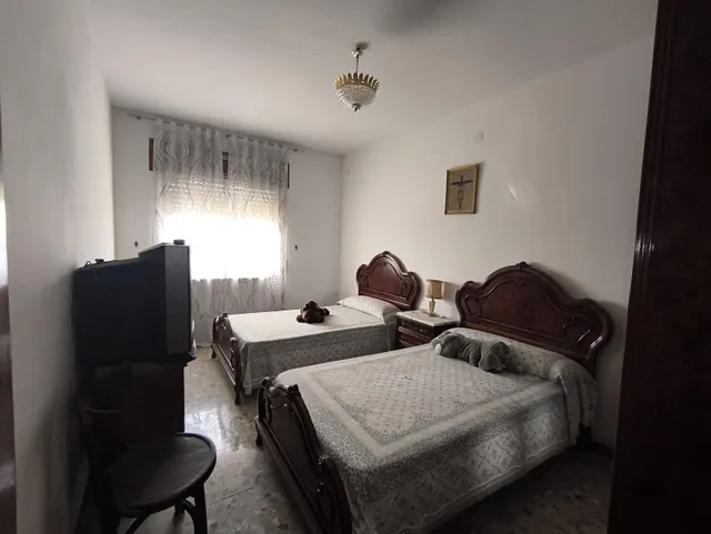 Amplia Casa en Noblejas - Oportunidad Única por €180,000 — 38