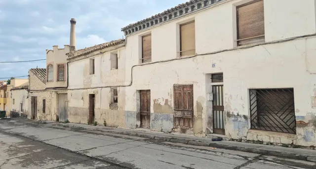 Venta de suelo con construcción en Epila