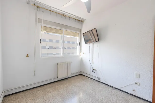 Estupendo piso  en la última planta en calle doctor azpitarte — 24
