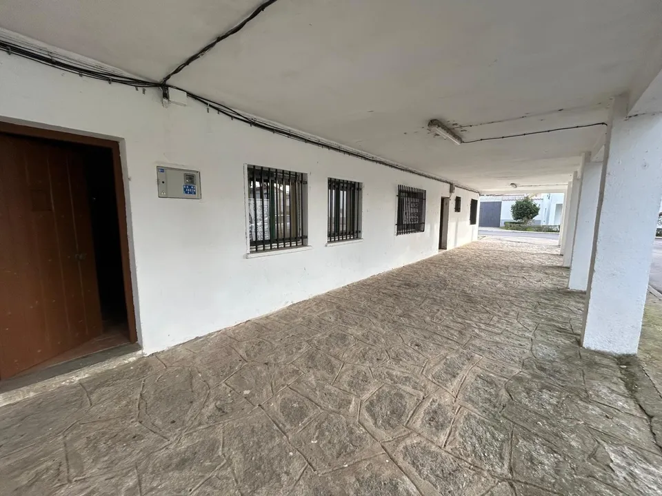 CASA  EN NUEVO NAHARROS CON DOS SALONES EN EL CENTRO