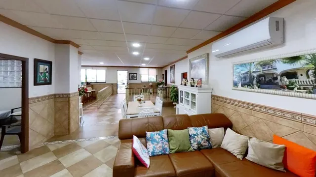 Chalet en la Urb La Colina, con 10 habitaciones, piscina, casa de invitados en una parcela de 1230 m2!!! — 45