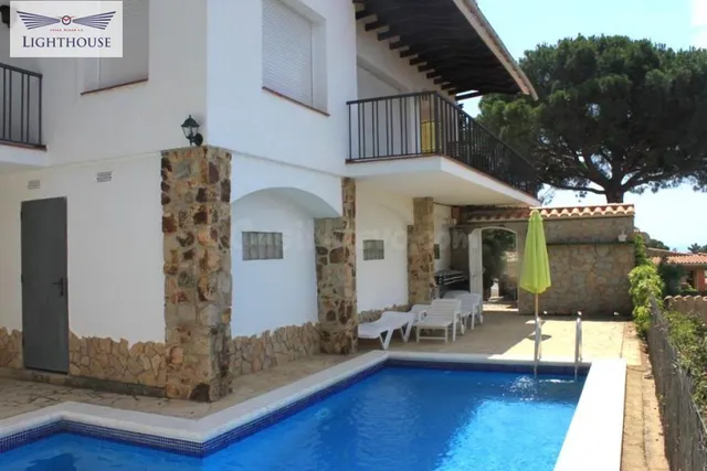 Casa en venta en urbanización de Cala Canyelles.