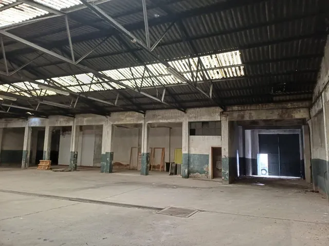 VENTA DE LOCAL DE 900 M2, JUNTO ESTACIÓN DE AUTOBUSES Y CAMPUS UNIVERSITARIO. — 3