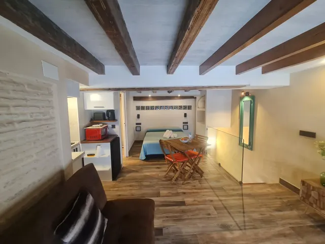 PISO CON LICENCIA TURISTICA Y LOCAL COMERCIAL — 6