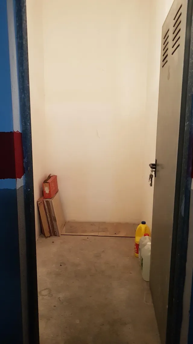 Apartamento de 1 dormitorio en la Calle Senda de Granada — 28