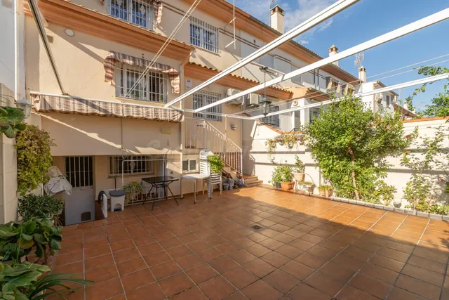 Amplia casa adosada en "la joya"....a escasos minutos del centro de Granada!! — 3