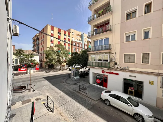 Piso en venta en Avenida Dilar — 36