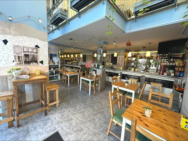 PALAMÓS: SE VENDE LOCAL con negocio de BAR - CAFETERÍA ya mo - foto 2