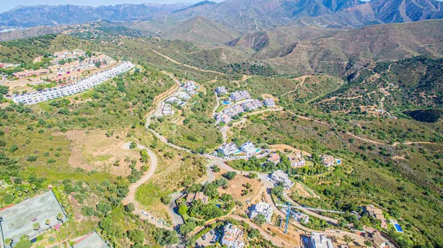 Conjunto de parcelas en la Mairena 16.121m2 para construir: villas, adosados-pareados, techo: 3547m2 — 5