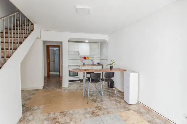 Dúplex con 3 dormitorios y vistas al mar en Loma Dos: Proyecto con alto potencial de reforma — 5