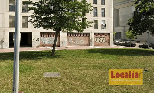 Local comercial en esquina junto a El Corte Inglés