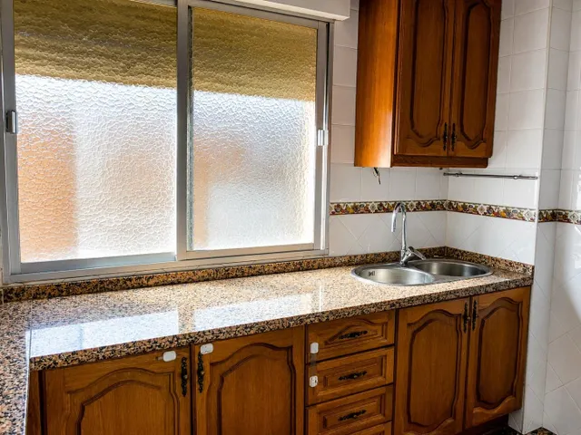 Piso en Armila junto parada de metro todo exterior. — 16