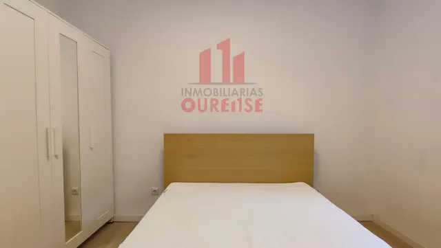 CASA ADOSADA MUY PRÓXIMA AL HOSPITAL DE OURENSE. — 21