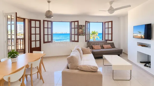 Apartamento con Licencia turistica en primera linea del mar,