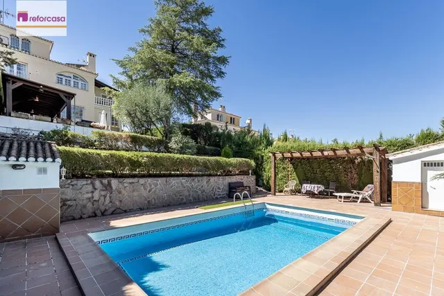 CASA PAREADA EN LA ZUBIA CON PISCINA, ZONA DE BARBACOA Y JAR - foto 2