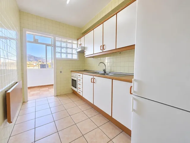 Piso luminoso de 3 dormitorios con terraza en Avenida de Mijas, Fuengirola — 16