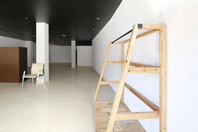 local comercial en avenida principal — 30