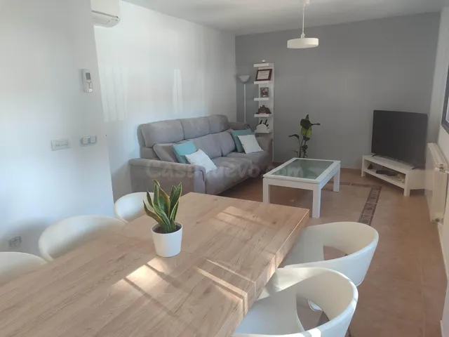 EXCELENTE UNIFAMILIAR CON VAROS AMBIENTES PARA LA FAMILIA — 5