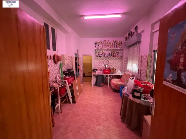 LOCAL ESQUINERO CON POSIBILIDAD DE CONVERSIÓN A VIVIENDA — 11