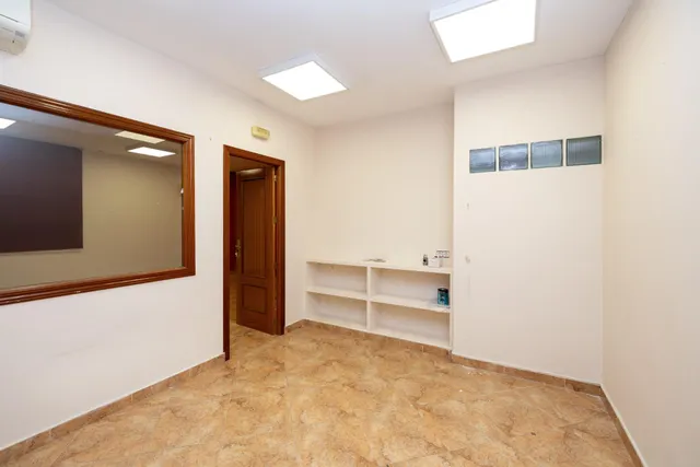 Local de 50 m2 cerca del centro de Granada con posibilidad de cambio de uso a vivienda — 17