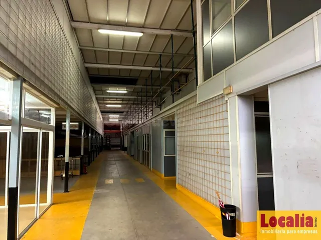 Estupenda y extensa nave en Castro Urdiales - foto 3