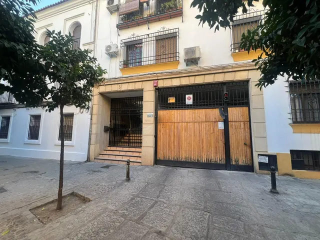 Amplio piso en alquiler en Plaza San Rafael, Córdoba — 39
