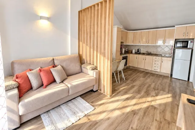 Apartamento con encanto de 1 dormitorio, buhardilla y terraza en Los Cristianos — 4