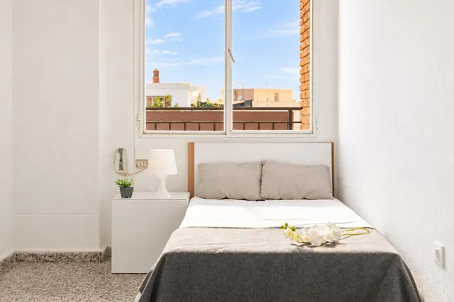 Piso con gran balcón en Avenida Burjasot — 33
