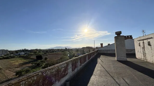 Piso de 4 habitaciones con garaje privado, dos balcones y vistas despejadas en el centro de Deltebre — 41