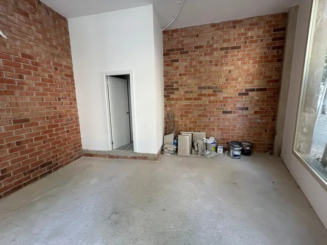 LOCAL COMERCIAL DE OBRA NUEVA A ESTRENAR EN PLENA CALLE NAVAS DE TOLOSA, ESQUINA CON BESALÚ — 10