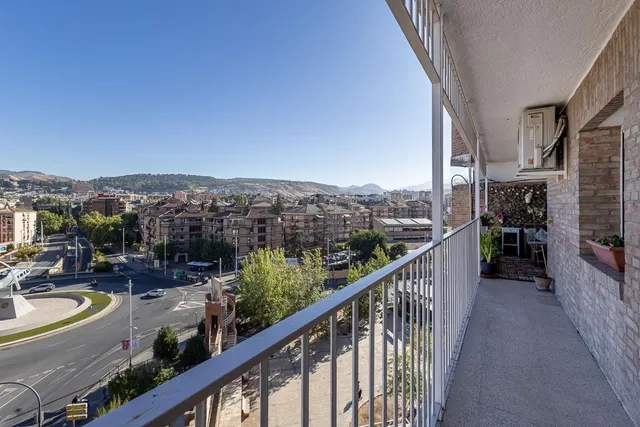 PISO REFORMADO CON VISTAS PANORÁMICAS A UN PASO DEL CENTRO DE GRANADA — 20
