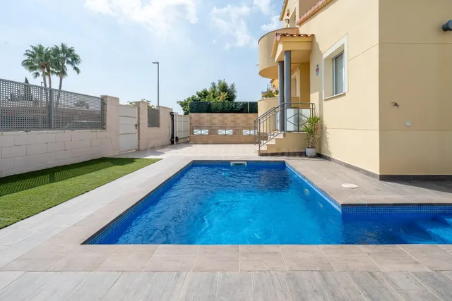 IMPRESIONANTE CASA ESQUINERA EN VILAFORTUNY - foto 4