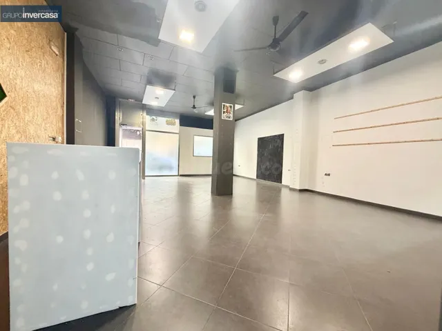 Local comercial en alquiler, se encuentra situado en zona Re - foto 4