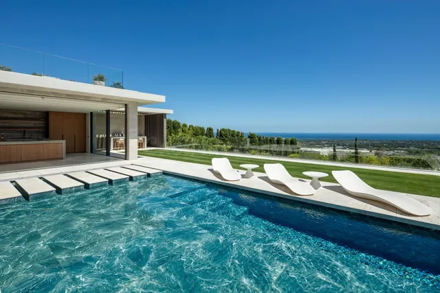 VILLA DE LUJO EN LA RESERVA DE SOTOGRANDE CON VISTAS AL MAR - foto 3