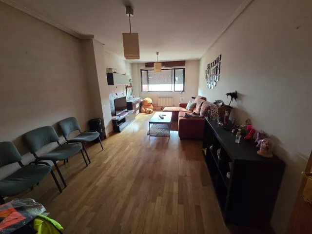 SE VENDE APARTAMENTO EN EL CENTRO DE VALENCIA DE DON JUAN, COCINA, SALÓN, 2 HAB., 2 BAÑOS, ASCENSOR, TRASTERO Y PLAZA DE GARAJE. — 9