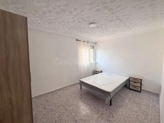 Alta rentabilidad: piso de 4 dormitorios, semireformado, amueblado a estrenar en Alicante, listo para entrar a vivir, a 4 km de la playa — 5