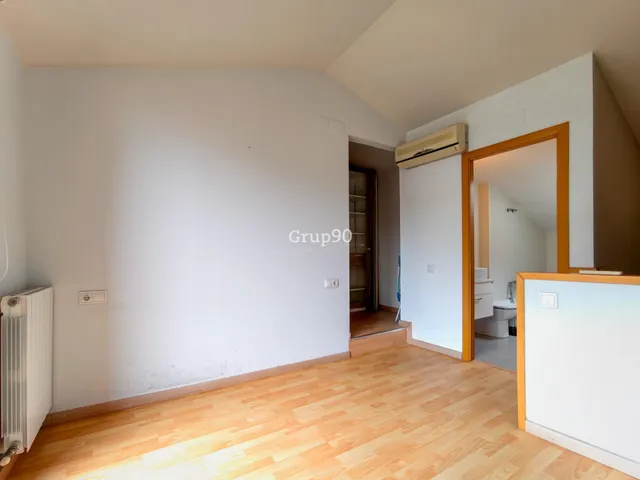 ÁTICO DÚPLEX CON TERRAZA PRIVADA JUNTO A RICARD VINYES — 38