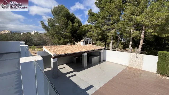 Exclusivo Chalet en La Nucía - Coloma con Piscina y Amplios Espacios — 2