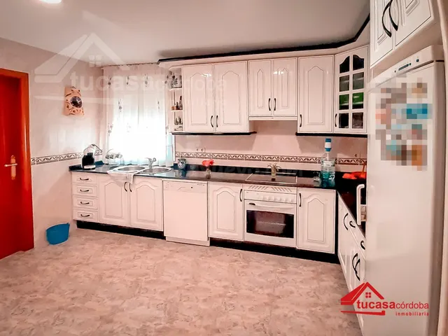 Chalet Urbano con Terreno en Villaharta – Espacio, Comodidad - foto 3