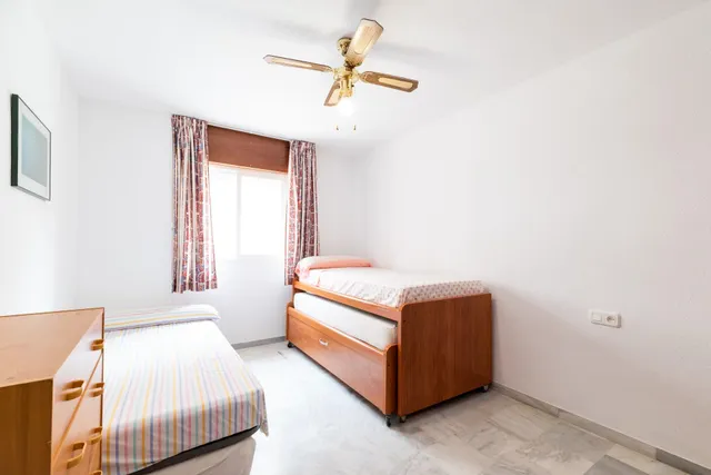 EXCEPCIONAL OPORTUNIDAD, PISO  EN CALAHONDA. — 23