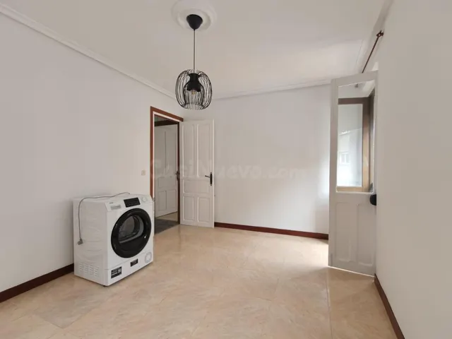 Piso para invertir en Ujo de dos dormitorios - foto 2