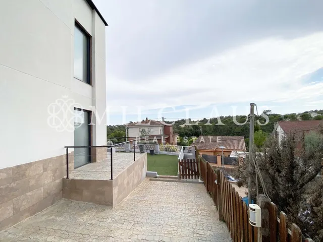 Casa o chalet independiente en venta en Calle d'Enric Morera — 13