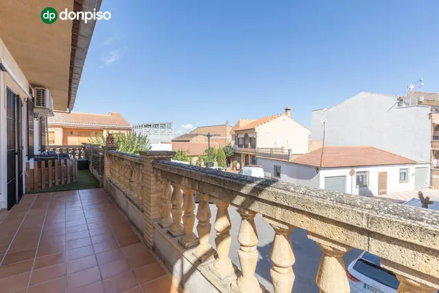Casa en Armilla con terraza, patio y amplia cochera — 22