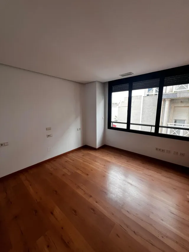 Amplio piso en alquiler en Torrevieja – 3 habitaciones, terraza y garaje incluido — 14