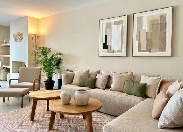 Espectacular vivienda reformada con jardín privado en Palm Beach, Marbella — 4