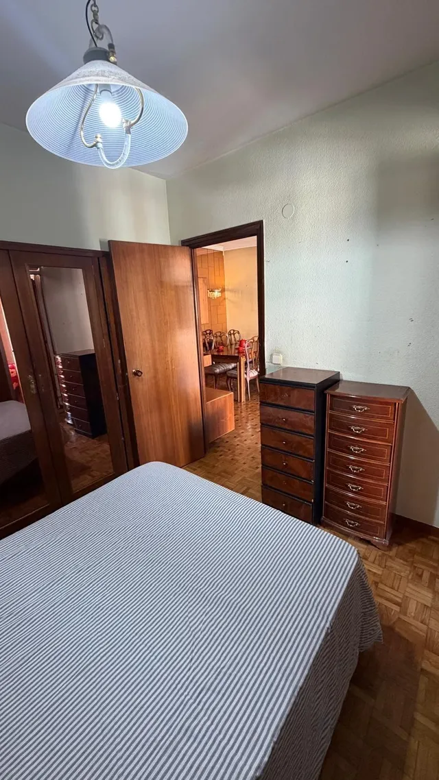 Oportunidad en calle alcala, piso de 3 dormitorios, 2 salones, 2 baños, terraza y ascensor. — 18