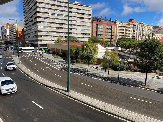 OFICINA EN PLAZA TENERÍAS — 12