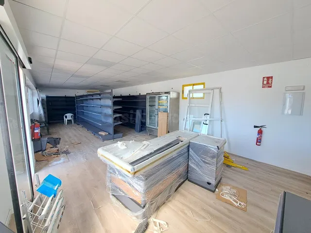 LOCAL COMERCIAL JUNTO A GASOLINERA — 2