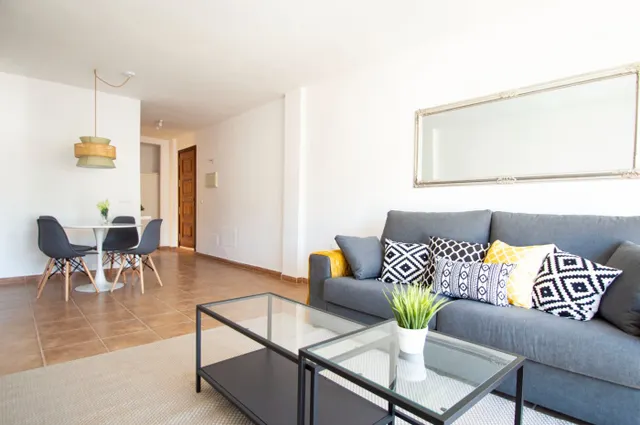VIVIENDA TOTALMENTE AMUEBLADA CON PATIO INTERIOR — 2